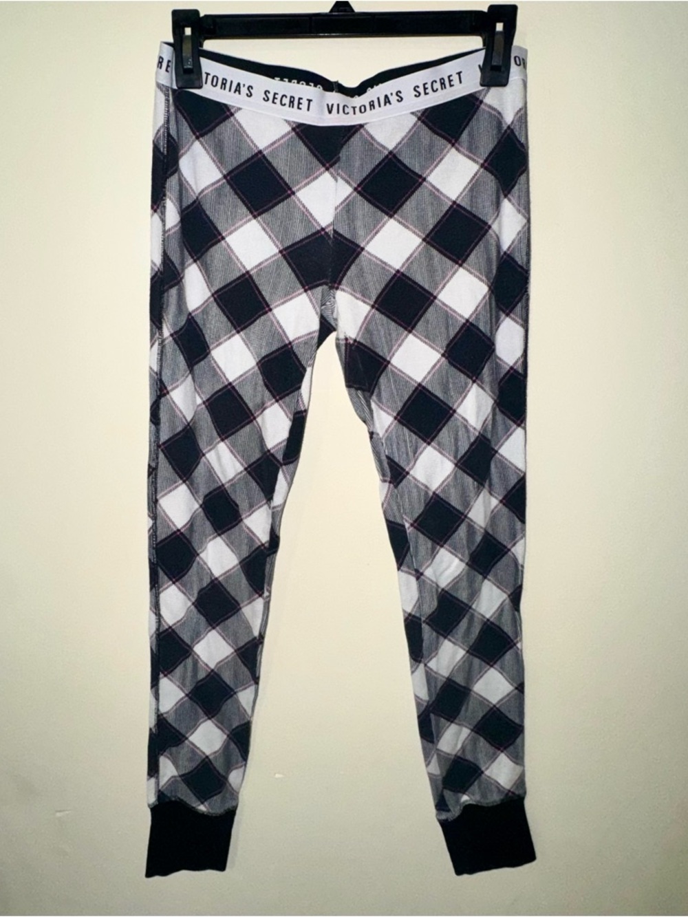 Victoria's Secret Black/White Plaid Long-Sleeve Pajama Set - Picture 8 of 16